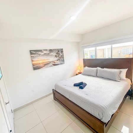 Vacay Spot Experience Luna Sky! 65" Tv Bar, Bbq, Shower Massage Jets, Music, Go To Fl Keys โฮมสเตด ภายนอก รูปภาพ