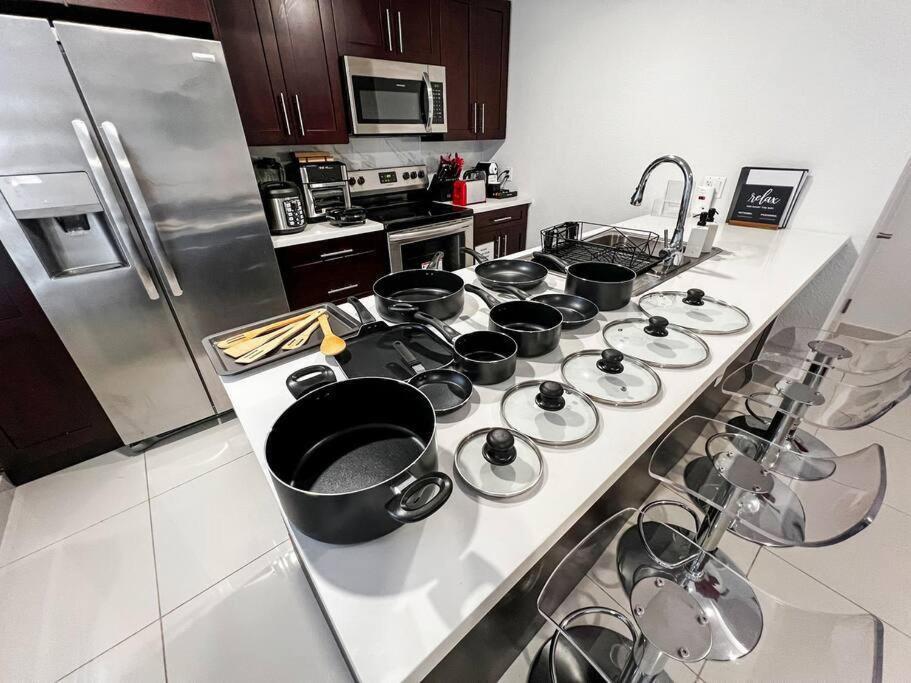 Vacay Spot Experience Luna Sky! 65" Tv Bar, Bbq, Shower Massage Jets, Music, Go To Fl Keys โฮมสเตด ภายนอก รูปภาพ