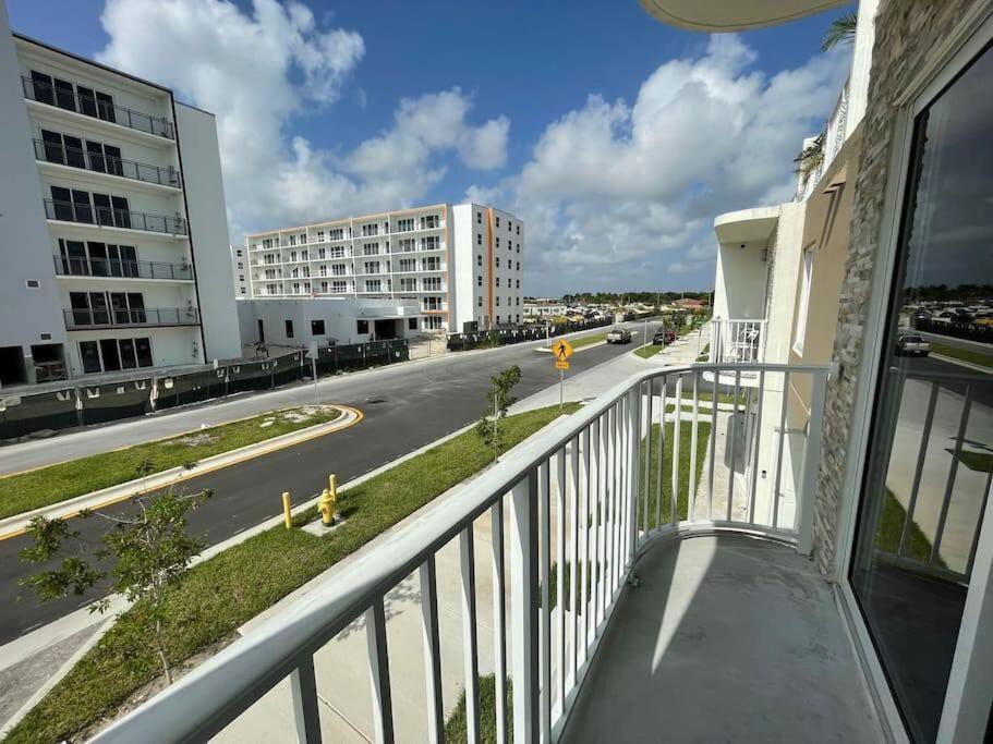 Vacay Spot Experience Luna Sky! 65" Tv Bar, Bbq, Shower Massage Jets, Music, Go To Fl Keys โฮมสเตด ภายนอก รูปภาพ