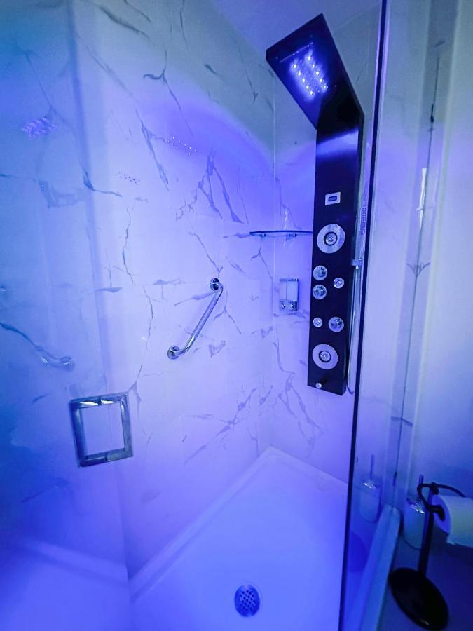 Vacay Spot Experience Luna Sky! 65" Tv Bar, Bbq, Shower Massage Jets, Music, Go To Fl Keys โฮมสเตด ภายนอก รูปภาพ