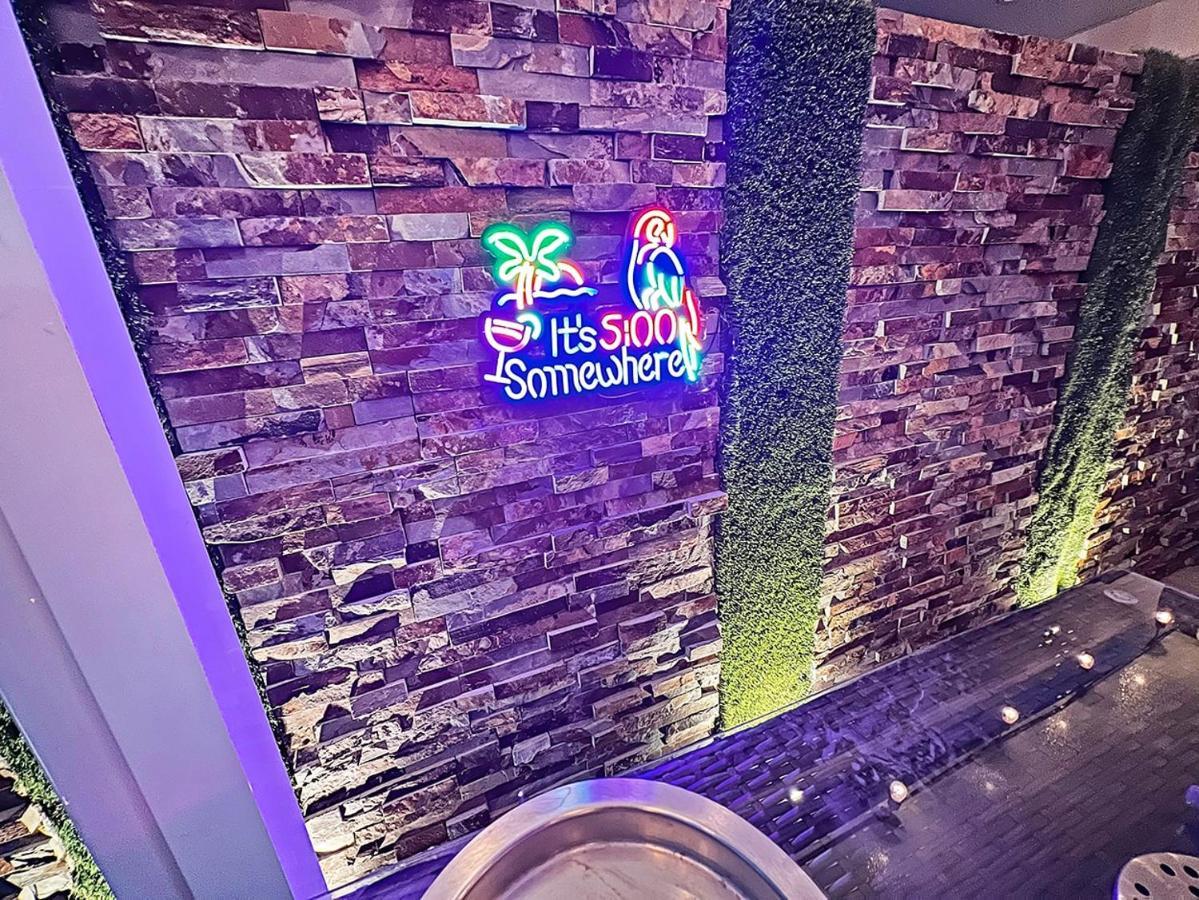 Vacay Spot Experience Luna Sky! 65" Tv Bar, Bbq, Shower Massage Jets, Music, Go To Fl Keys โฮมสเตด ภายนอก รูปภาพ