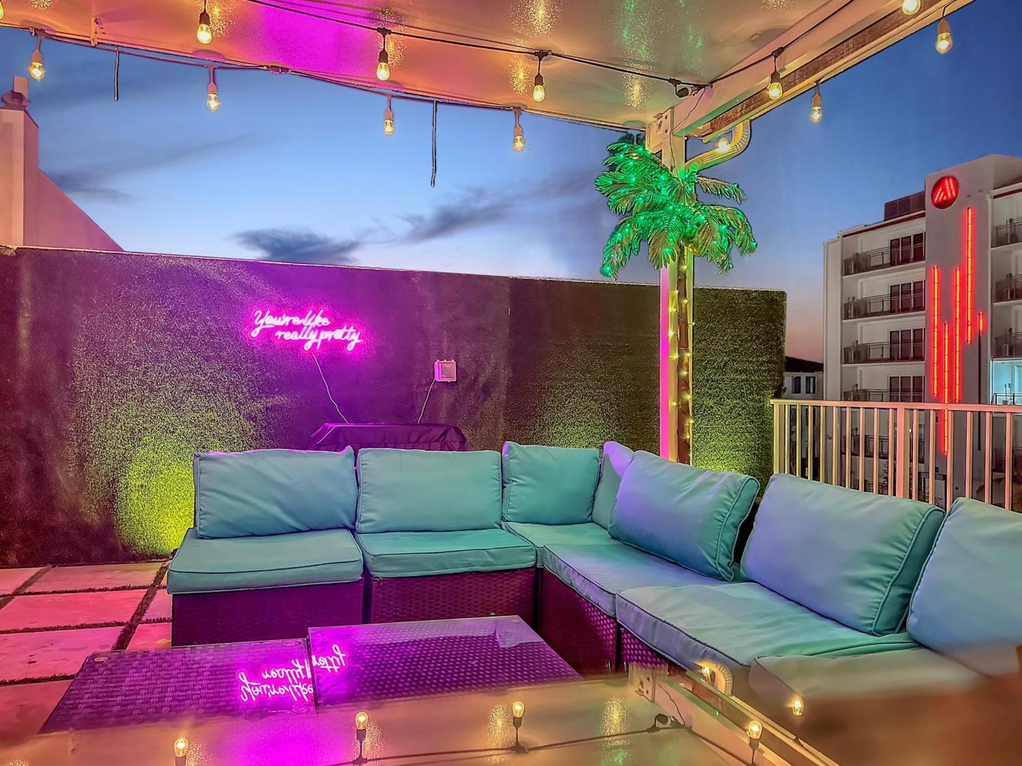 Vacay Spot Experience Luna Sky! 65" Tv Bar, Bbq, Shower Massage Jets, Music, Go To Fl Keys โฮมสเตด ภายนอก รูปภาพ