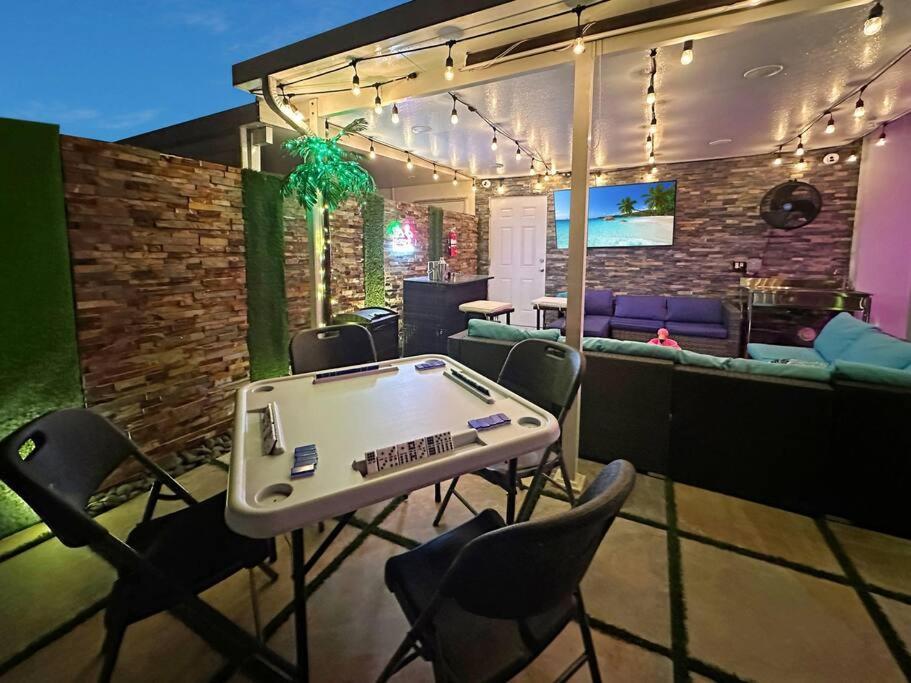 Vacay Spot Experience Luna Sky! 65" Tv Bar, Bbq, Shower Massage Jets, Music, Go To Fl Keys โฮมสเตด ภายนอก รูปภาพ