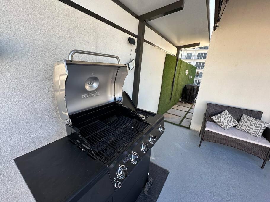 Vacay Spot Experience Luna Sky! 65" Tv Bar, Bbq, Shower Massage Jets, Music, Go To Fl Keys โฮมสเตด ภายนอก รูปภาพ