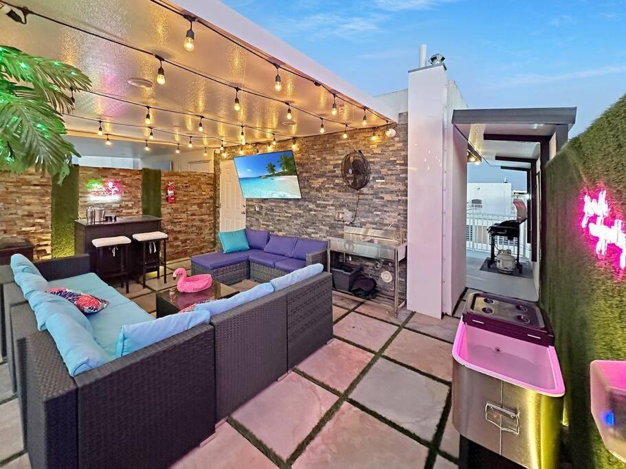 Vacay Spot Experience Luna Sky! 65" Tv Bar, Bbq, Shower Massage Jets, Music, Go To Fl Keys โฮมสเตด ภายนอก รูปภาพ