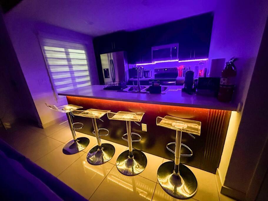 Vacay Spot Experience Luna Sky! 65" Tv Bar, Bbq, Shower Massage Jets, Music, Go To Fl Keys โฮมสเตด ภายนอก รูปภาพ
